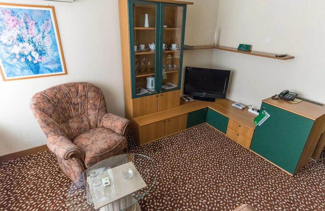 Hotel Yubileiny-1